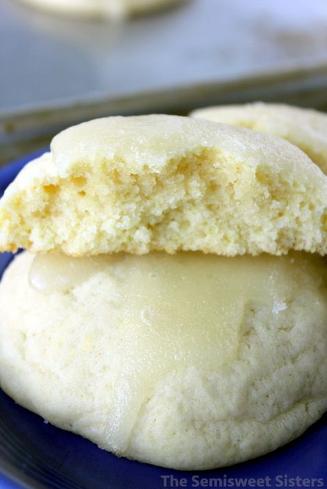 Southern Tea Cake Cookies Yea Cake Cookies, Soft Tea Cakes Old Fashioned, Southern Tea Cake Cookies, Tea Cake Cookie Recipe, Red Velvet Cake Recipe Easy, Cake Cookies Recipe, Tea Cake Recipe, Southern Tea, Tea Cakes Southern