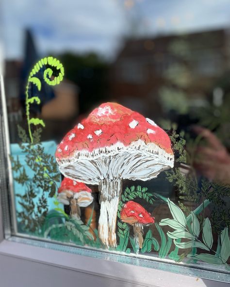 FRESH AUTUMN 🍂 vibes The problem with September sunshine ☀️ is impossible window photos! Every retailer can relate. I’ll have to pop back for some more videos in the dark 🫣🤣🕰️🍄🍂 Huge thank you to @royalexchangegu for letting me transform their windows again. The Autumn Vibes are strong! The lovely team wanted this seasons window art to be a nature mural. A full forest scene, with a pop of seasonal colours, leafy magic and a touch of whimsical. The great thing about painting in the loca... Woodland Window Display, Seasonal Window Painting, Autumn Window Art, Window Marker Art, Paint On Windows, Fall Window Art, Nature Mural, Painted Window Art, Fall Chalkboard