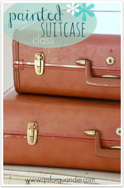 Vintage Suitcase Decor, Painted Suitcase, Trunk Makeover, Suitcase Decor, Diy Luggage, Old Suitcases, Vintage Suitcases, Vintage Suitcase, Vintage Luggage