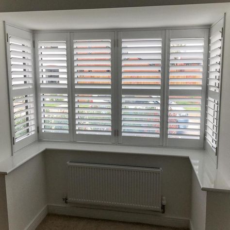 Square Bay Window Ideas, Square Bay Window, Bay Window Bedroom, Bay Window Exterior, Bay Window Blinds, Box Bay Window, Bay Window Shutters, Living Room Shutters, Wooden Window Blinds