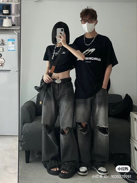 Matching Couple Outfits Grunge, Bf And Gf Matching Outfits, Couple Outfits Matching Casual, Couple Outfits Streetwear, Matching Fits Couples, Couple Outfits Matching, Matching Fits, Asian Streetwear, Couple Fits