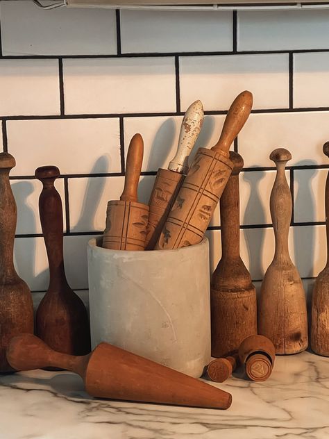 Cottagecore Kitchen Utensils, Cottagecore Kitchenware, Objects Aesthetic, Farmhouse Kitchen Utensils, Kitchen Cottagecore, Cottagecore Kitchen, Antique Vintage Decor, Life Sketch, Vintage Farmhouse Kitchen