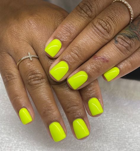 Short Square Neon Nails, Neon Yellow Short Nails, Short Summer Nails Black Women, Neon Yellow Gel Nails, Mani Gel Nails, Short Nails Color, Neon Short Nails, Gel Manicure Natural Nails, Short Nails Yellow