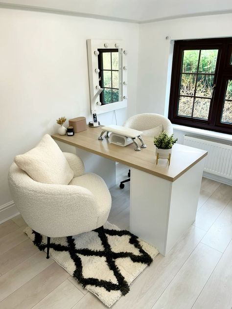 Small Spa Setup, Nail Salon On Wheels, Business Room Ideas At Home, Beauty Space Ideas, Home Nail Studio Decor, Tiny Nail Salon Ideas, Nail Suite Ideas Boho, Nail Room Set Up At Home Ideas, Small Nail Tech Room