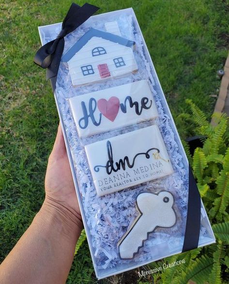 Mpressive Creations (ig) on Instagram: "Personalized gifts are the best! From realtor to new home owner 🔑🏠 #realtor #realestateagent #realtorgifts #newhome #newhomeowner #homeownergift #realestatecookies #newhomecookies #cookies #sugarcookies #decoratedcookies #royalicingcookies #personalizedcookies #handmadecookies #mpressivecookies #mpressivegifts #mpressivecreations" Closing Gift Cookies, Closing Gifts For Realtors, New House Cookies, Realtor Cookies Decorated, New Home Cookies Decorated, Grand Opening Cookies, Home Cookies Decorated, Open House Cookies, Real Estate Cookies