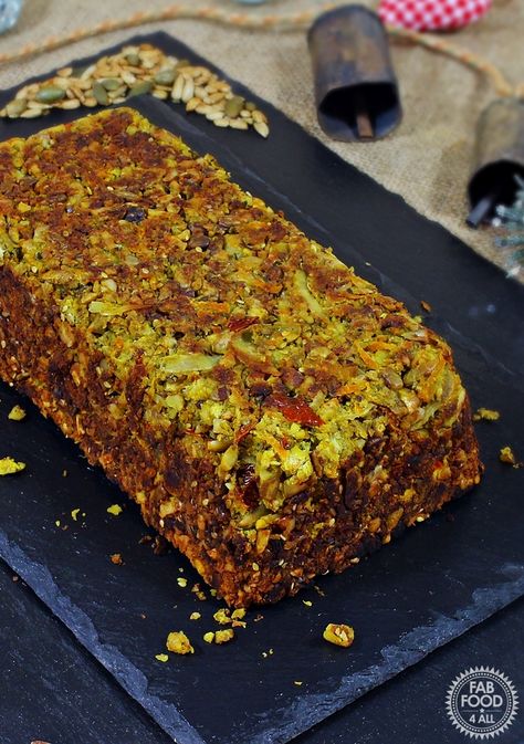 Vegetarian Nut Roast, Vegan Nut Roast, Roasted Nuts Recipe, Veggie Christmas, Nut Roast, Nut Loaf, Vegetarian Christmas, Vegan Party Food, Vegan Party