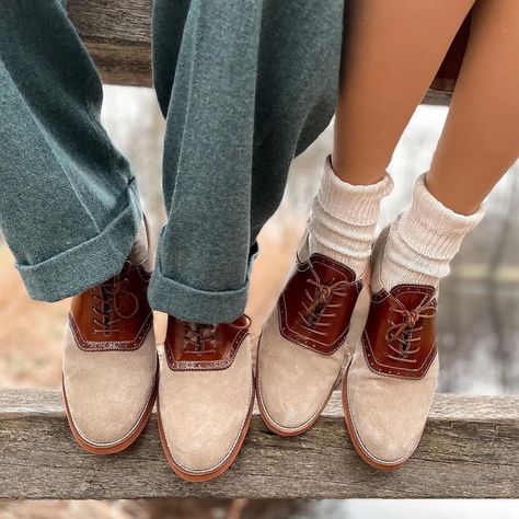 Elliot is a unisex 40s / 50s style Oxford saddle shoe perfect for every day. Here, you can see them at the feet of the fabulous @strawberrystarlette and @daveetheewave. The materials used in these cool everyday shoes are suede, full-grain leather, and comfy EVA rubber outsoles. #memery #memeryshoes #1940s #1950s Saddle Shoes Outfit, Saddle Shoe, Saddle Shoes, 50s Style, Everyday Shoes, 50s Fashion, Vintage Shoes, Full Grain Leather, Saddle