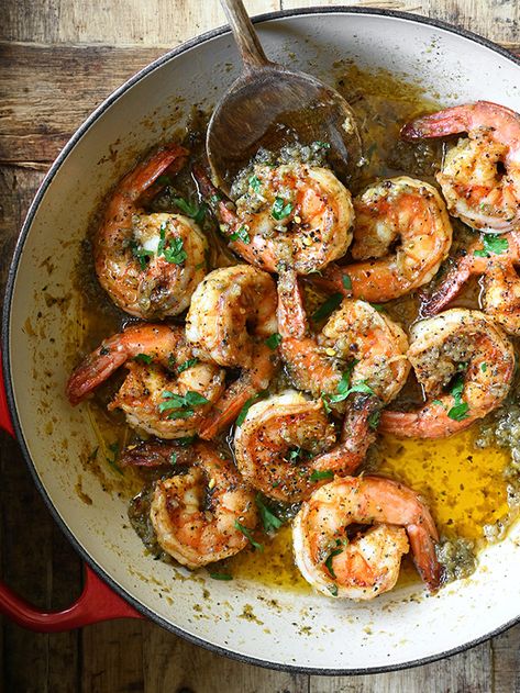 Shrimp in Sage Garlic Butter - Serving Dumplings Dishes With Salmon, Shrimp Parmesan Pasta, Sage Recipes, Dried Sage, Leafy Salad, Breakfast Soup, Quick And Easy Meals, Best Seafood Recipes, Lobster Recipes