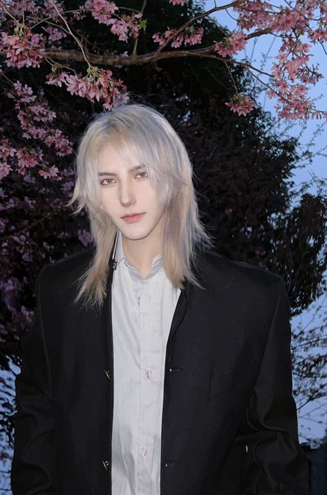 Male Bleached Hair, Male Hair Aesthetic, Men With Long White Hair, Long White Hair Men, Vampire Haircut, Long Blonde Hair Men, White Hair Guy, White Haired Man, Man With Long Blonde Hair