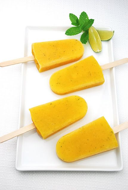 Mango Mojito Pops Mojito Popsicle, Puding Mangga, Alcoholic Popsicles, Boozy Popsicles, Frozen Cocktail, Mango Mojito, Ice Cream Man, Frozen Cocktails, Ice Cream Popsicles