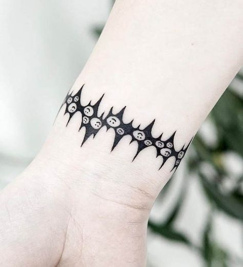 54 Bracelet Tattoos That Are Better Than Jewelry - Our Mindful Life Watercolor Bracelet Tattoo, Bracelet Tattoo Ideas For Women, Hand Bracelet Tattoos For Women, Skull Bracelet Tattoo, Tattoo Bracelet Wrist, Antique Key Tattoos, Braclet Tattoo, Armband Tattoo Meaning, Lego Bracelet