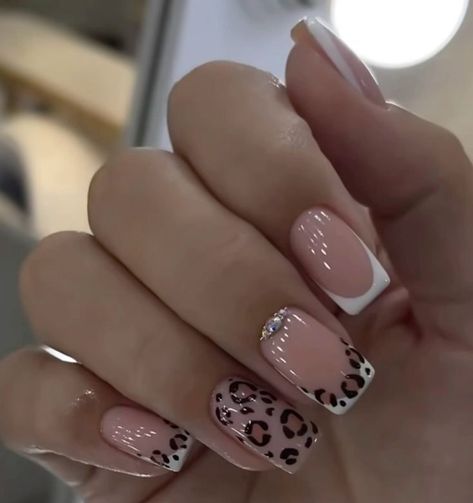 Nail Art Court, Short Cheetah Print Nails, Nude Cheetah Nails, White Leopard Print Nails, Chetta Nails, Nails Corte, Xs Nails, Leopard Print Nail Designs, Pink Leopard Nails