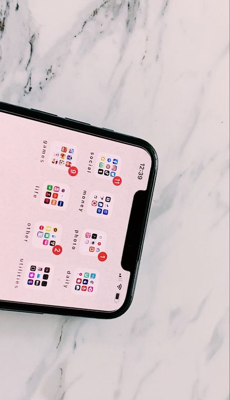 Iphone 11 Aesthetic Home Screen, Iphone 11 Home Screen Layout Ideas, What's On My Phone, Iphone 11 Aesthetic, What's On My Iphone, Aesthetic Phones, Iphone Display, Whats On My Iphone, Organize Phone Apps