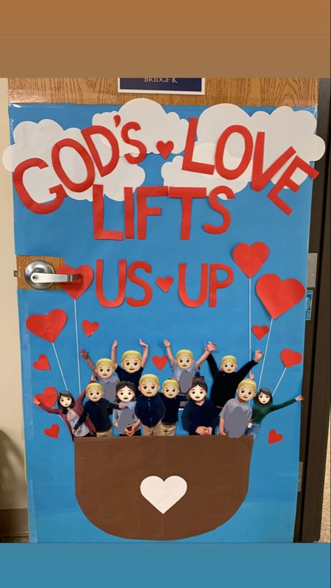 Christian Valentines Bulletin Boards, Christian Classroom Door Ideas, Valentines Day Bulletin Board Preschool, Valentines Bulletin Board Ideas, Valentines Bulletin Boards, Preschool Decorations, Valentines Door Decorations Classroom, K4 Classroom, Valentines Day Classroom