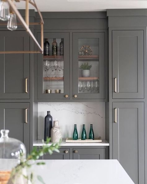 Kitchen With Gray Cabinets: Why To Choose This Trend | Decoholic Серая Кухня, Grey Kitchen Designs, Classic White Kitchen, Instagram Kitchen, Scandinavian Style Home, Kabinet Dapur, Gray Cabinets, Beautiful Cabinet, New Kitchen Cabinets