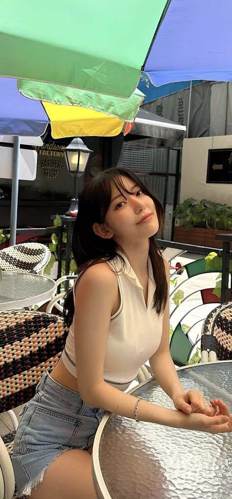 Sakura Miyawaki Girlfriend Material, Sakura Miyawaki Wallpaper, Kpop Gg Selca, Sakura Lesserafim Wallpaper, Sakura And Chaewon, Lesserafim Wallpaper, Sakura Wallpaper, Lesserafim Sakura, Izone Sakura