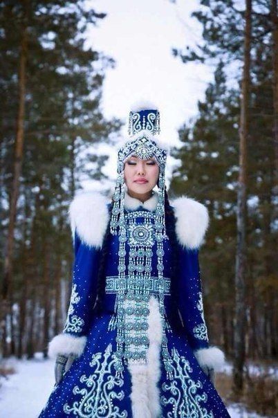 Yakutian Traditional Clothing, Snow Maiden, Snow Princess, Traditional Fashion, Historical Costume, Folk Costume, World Cultures, Fantasy Clothing, China Fashion