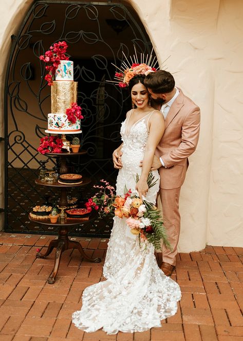 Mexican Wedding Bride, Mexican Wedding Food, Mexico Themed Party, Themed Party Outfits, Frida Kahlo Wedding, Spanish Themed Weddings, Wedding Mexican, Mexican Inspired Wedding, Mexican Themed Weddings