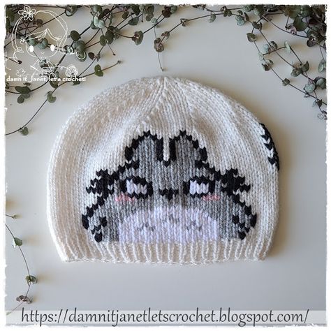 Totoro Beanie, Totoro Hat, Crochet Banana, Crochet Totoro, Round Tapestry, Beanie Crochet Pattern, Earflap Beanie, How To Make Stencils, Beanie Crochet