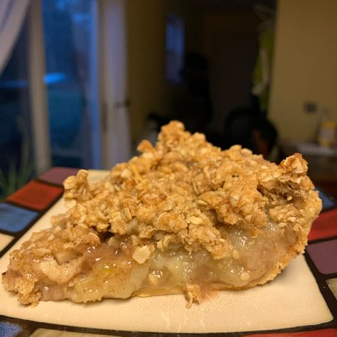 Dutch Apple Pie with Oatmeal Streusel Apple Pie Skillet, Peach Oatmeal Muffins, Oatmeal Desserts, Fried Apple Pie, Streusel Pie, Fresh Cherry Pie, Skillet Apple Pie, Oatmeal Fudge Bars, Easy Blueberry Pie