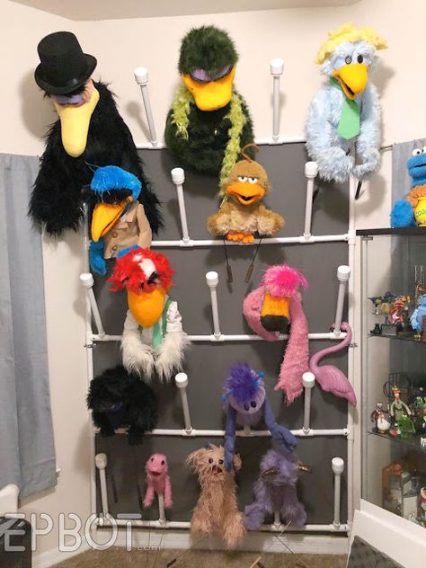 Puppet Storage Ideas, Puppet Storage, Puppet Display, Sack Puppets, Puppet Stand, Kangaroo Art, Puppet Stage, Plastic Pencil Box, Professional Puppets