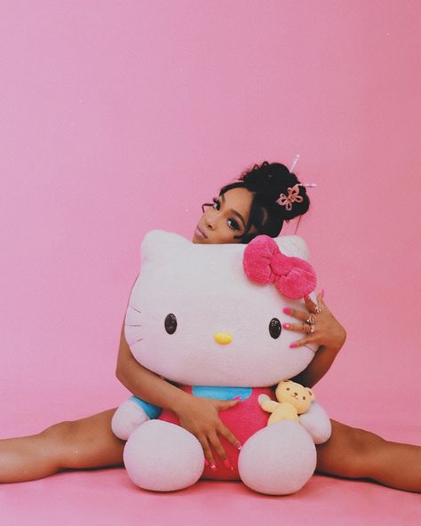 Sailor Moon Photoshoot, Hello Kitty Photoshoot Ideas, Hello Kitty Birthday Photoshoot, Sanrio Photoshoot, Pink Light Photoshoot, Summer Birthday Photoshoot Ideas, Pink Photoshoot Aesthetic, Bratz Photoshoot Ideas, Hello Kitty Photoshoot