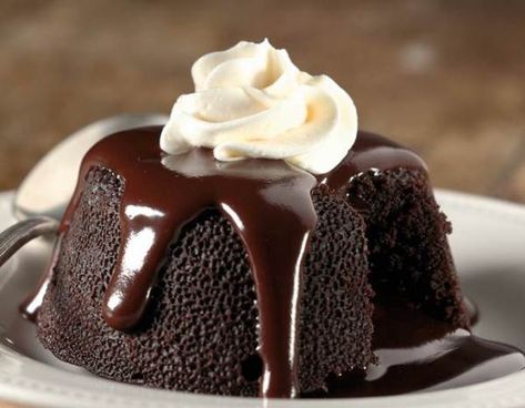 chocolate lava cake Proper Tasty, Resep Brownies, Tasty Desserts, Molten Lava Cakes, Chocolate Lava, Rich Chocolate Cake, Chocolate Lava Cake, Lava Cakes, Sugar Free Desserts