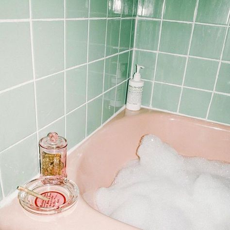 Edit Seven on Instagram: “Sunday plans 💯🌿 #regram @itsnicepaper • • • #sundaymorning #editseven #selfcare #selfcaresunday #sundayvibes #sundaymood” Bubble Bath Aesthetic, Hermes Art, Sunday Planning, Bath Aesthetic, Fever Pitch, Health Spa, Pink Bathroom, Bubble Bath, Be Nice