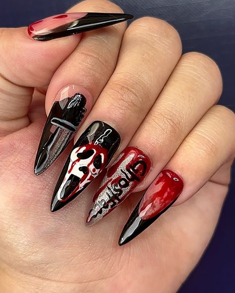 You wanna play Psycho Killer 👻🔪 Ghost Face Set Available now on my etsy! 🔗Link in Bio 👻 Materials: ✨@NailzKatKat gel polish jet black -006 ✨NailzKatKat gel polish French tips White - 007 ✨@fanzest nail polish - Jelly Red #pressonsforsale #pressonnails #ghostface #ghistfacekiller #ghostfacenails #ghostfacenailset #screamnails #screammovie #halloween #halloweenmovie #nails #nailart #nailartist #etsyshop #halloweenqueen #screamqueen #screammask #screammasknails #halloweennails #horrornai... Juggalo Nails, It Halloween Nails, Redrum Nails, Michael Myers Nails, Scream Nail Art, Gore Nails, French Tips White, Ghostface Nails, Perfect Nail Shape