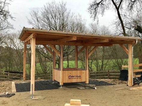 Massive Heuraufe Futterraufe XXL Unterstand Fressgitter Panels in Rheinland-Pfalz - Pelm | eBay Kleinanzeigen Pasture Shelter, Hay Feeder For Horses, Paddock Trail, Horse Feeder, Horse Farm Ideas, Horse Paddock, Horse Hay, Diy Horse Barn, Backyard Barn