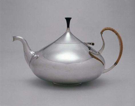 Onion teapot Coffee Museum, Metal Vessel, Metal Teapot, Craft Museum, Museum Of Fine Arts Boston, Institute Of Contemporary Art, American Craftsman, Art Deco Silver, Deco Boheme