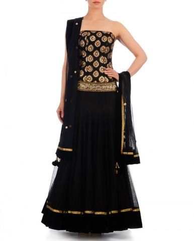 Black color lehenga with brocade choli Pretty Lenghas, Black Lengha, Hauz Khas Village, Outfit For A Party, Wedding Lenghas, Indian Wardrobe, Hauz Khas, Indian Bridesmaid Dresses, Silk Brocade Fabric