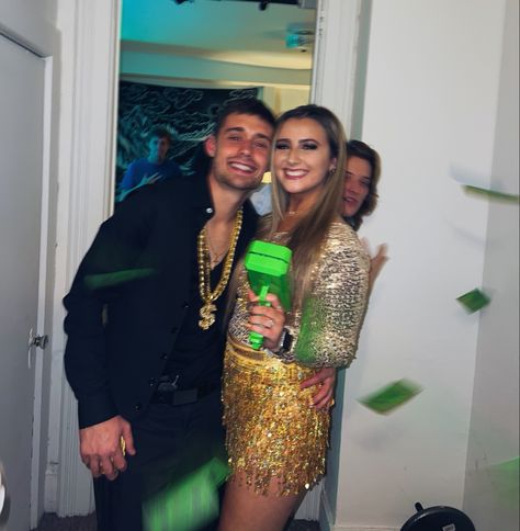 Gold digger
Couples costume 
Halloween costume 
DIY Halloween costume Couple Halloween Costumes Gold Digger, Gold Digger Halloween Costume Couple, Gold Digger Couple Costume, Digger Halloween Costume, Gold Digger Costume, Digger Costume, Couples Halloween Outfits, Costume Inspo, Gold Digger