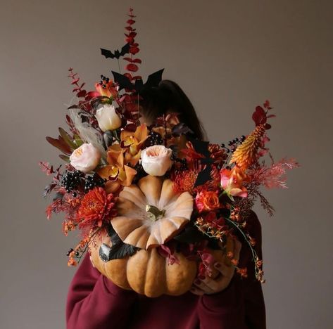 Flower Arrangement In Pumpkin, Halloween Flower Arrangements Florists, Pumpkin With Dried Flowers, Flowers In Pumpkins, Pumpkin Flower Arrangements, Pumpkin Flower Arrangement, Halloween Flower Arrangements, Fall Living Room Ideas, Cozy Fall Living Room