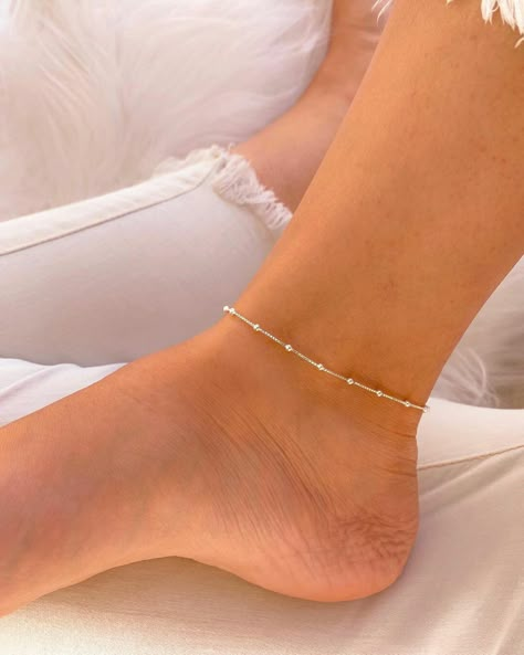 Cute Anklets Aesthetic, Permanent Ankle Bracelet, Anklets Aesthetic, Anklet Aesthetic, Permanent Anklet, Pretty Anklets, Ankle Jewellery, Payal Designs Silver, Silver Anklets Designs