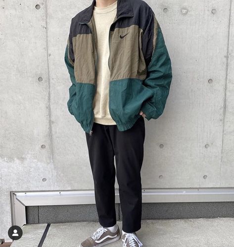 Sport Classic Style Outfit Men, Solid Color Flannel Outfit, 80s Windbreaker Outfit Men, Retro Windbreaker Outfit, Skater Boy Aesthetic Outfits Men, 90s Clothing Style Men, Windbreaker Jacket Outfit Men, Vintage Windbreaker Outfit Men, Windbreaker Outfit Aesthetic