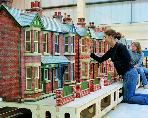 Set Painting / film set Movie Miniatures, Wallace And Gromit, Set Painting, Aardman Animations, Animation Stop Motion, Motion Animation, Scene Image, The Curse, Scenic Design