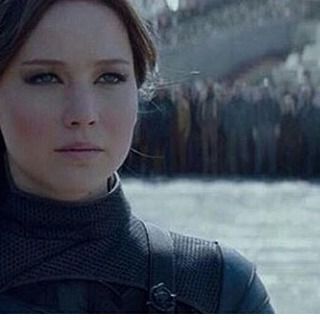 Goodnight! Hunger Games Hair, Katniss Everdeen Icon, Jennifer Lawrence Makeup, Jeniffer Lawrance, Jennifer Lawrence Hunger Games, Hunger Games Katniss, Mockingjay Part 2, 2010s Nostalgia, Katniss And Peeta