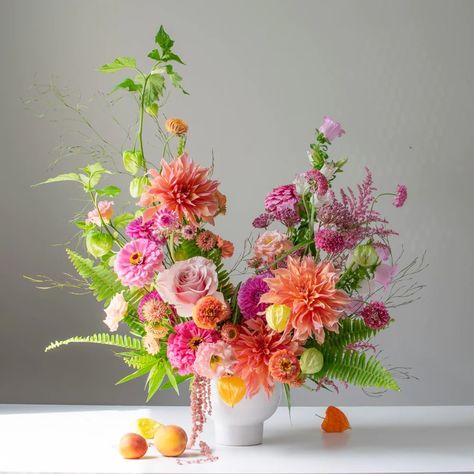 Maximalist Floral Arrangement, Rustic Flowers Arrangements, Floral Arranging For Beginners, Pink Purple Orange Flower Arrangement, Floral Recipes Flower Arrangements, Ombre Flower Arrangements, Rustic Flower Arrangements, Sustainable Flowers, Modern Wedding Flowers