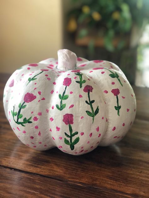 Girly Pumpkins Painting, Amazing Pumpkin Painting Ideas, Pumpkin Painting Ideas Flowers Easy, Painting Pumpkins Flowers, Pumpkin Painting White Pumpkins, Heart Pumpkin Painting, Pumpkin Painting Ideas Cute Aesthetic, Pumpkin Painting Ideas Coquette, Mini White Pumpkin Painting Ideas