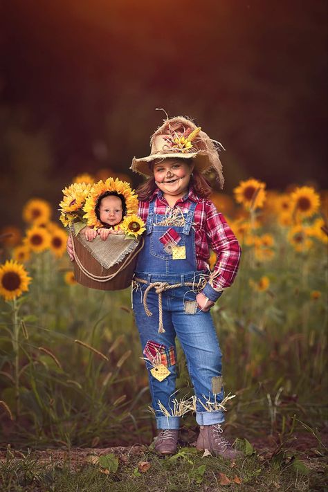 No-Sew easy scarecrow Halloween costume Baby Scarecrow Costume Girl, Baby Scarecrow Costume, Scarecrow Outfits, Halloween Costumes Scarecrow, Scarecrow Costume, Girls Dress Up, Dress Up Day, Photo Pin, Toddler Halloween