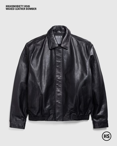 The HS05 boxy-fitting leather jacket comes with a bovine leather outer that has been given a waxed finish. ⁠ ⁠ The outerwear style is enhanced with snap button cuffs and a foldover placket that covers the zip closure. Side slant pockets complete the look, while the satin-lined interior features an internal hang loop and pocket for added convenience.⁠ ⁠ We paired this jacket with the Séfr Otis Trouser, a luxe pant style made from a coated cotton blend cloth originating from Italy. The fabric i... Men’s Leather Jackets, Batman Lamp, Black Leather Jacket Men, Adrette Outfits, Leather Jacket Men Style, Classy Outfits Men, Black Men Fashion Casual, Concept Clothing, Street Fashion Men Streetwear