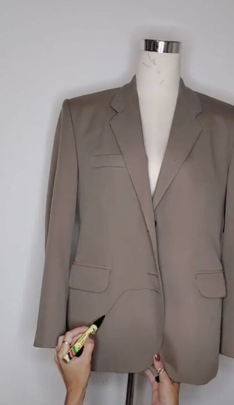 Styling Mens Blazer For Women, Upcycle Mens Blazer Suit Jackets, How To Tailor A Blazer, Upcycled Blazers Suit Jackets, Blazer Thrift Flip, Upcycle Jacket Blazers, Upcycle Blazer Ideas, Blazer Upcycle Diy Ideas, Blazer Alternatives