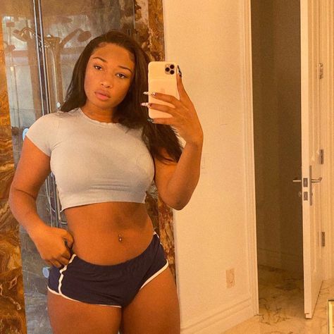 Celebrity Selfies, Rest Day, Megan Thee Stallion, Fitness Inspiration Body, Female Rappers, Grimm, Body Goals, Rappers, Workout Routine