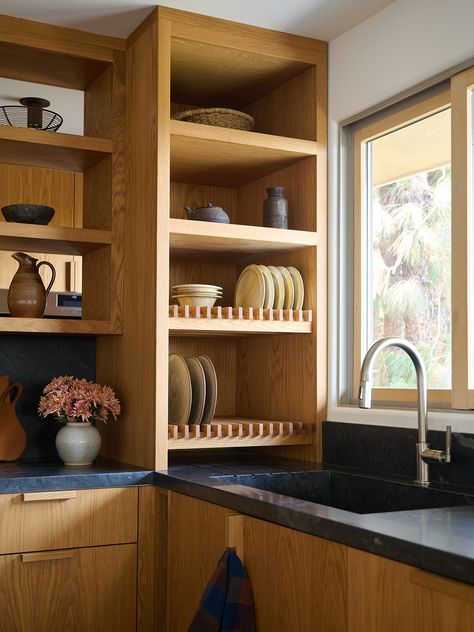 How Rubin Studio Created a Sense of Coziness in an Open-Concept Kitchen Craftsman Cabinets, Kitchen Open Shelving, Living Room And Kitchen Design, Earthy Decor, Quirky Kitchen, Organized Lifestyle, Decorative Shelving, Kitchen Open, Living Room Design Inspiration