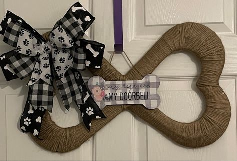 My Dog is My Doorbell Dog Wreath - Etsy Cat Wreathes, Dog Wreaths For Front Door, Metal Wreath Ideas, Gnome Dog, Dog Wreaths, Fun Wreaths, Front Door Wreaths Diy, Cat Diy Crafts, Mesh Projects