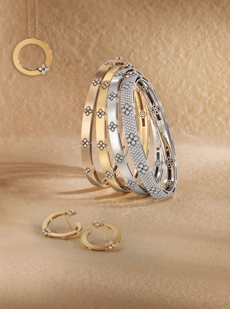 Roberto Coin Love In Verona, Roberto Coin Bracelet, Bangle Stack, Gold Bangles For Women, Diamond Bangles, Diamond Bracelet Design, Trending Bracelets, Stackable Bangles, Jewelry Photoshoot