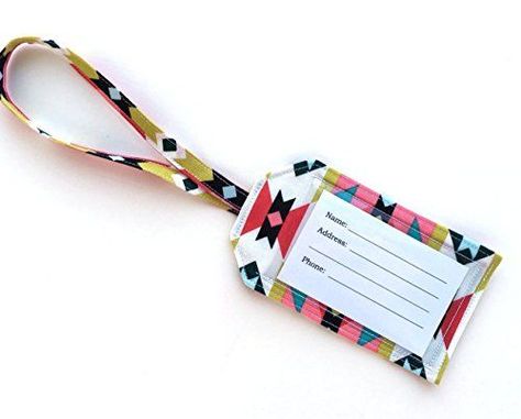 How to make fabric luggage tags - Sew Some Stuff Fabric Luggage Tags, Kids Luggage Tags, Luggage Tags Diy, Diy Luggage, Best Luggage, Short Article, Small Sewing Projects, Diy Tags, Sewing Tags