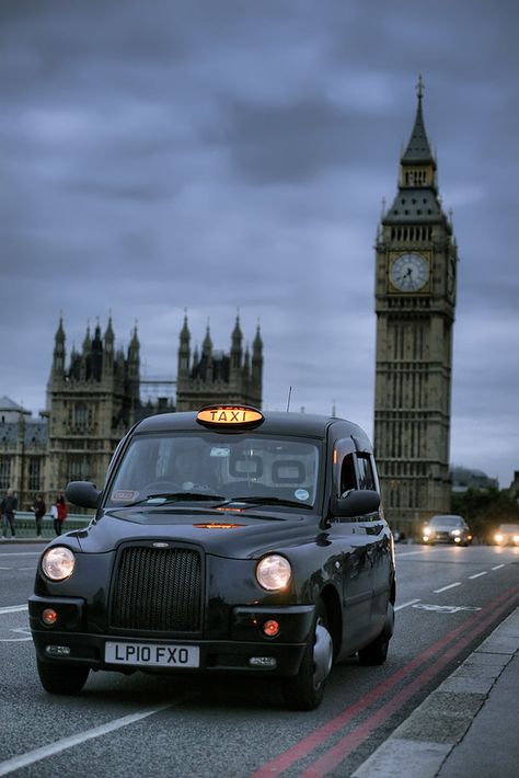 English Taxi Cab | © José Luis Ruiz | José Luis Ruiz | Flickr London Taxi Cab, London Black Cab, London Cab, England Aesthetic, Aesthetic London, Black Cab, London Taxi, London Aesthetic, Taxi Cab