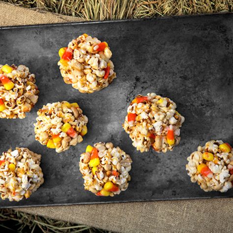 Candy Corn Popcorn, Popcorn Balls Recipe, Halloween Camping, Gluten Free Candy, Homemade Popcorn, Popcorn Balls, Fall Snacks, Amazing Desserts, Fall Things